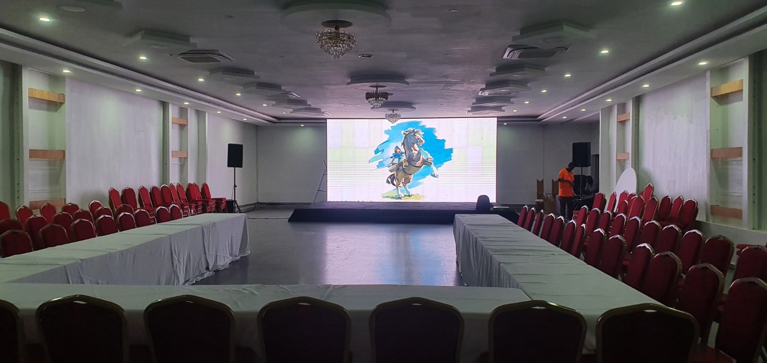 Configuration U : salle Akwaba Marcory, 130 personnes