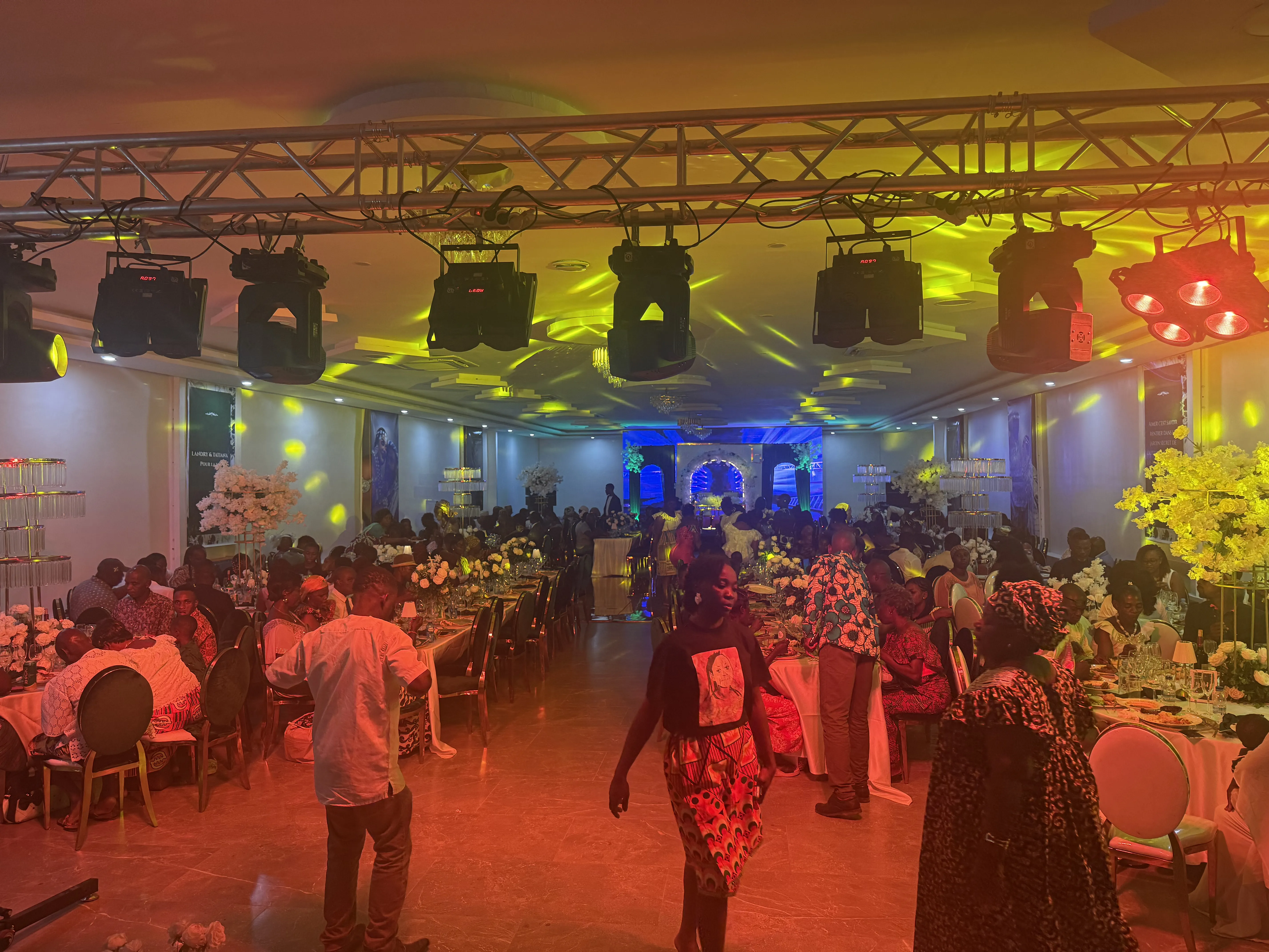 Mariage Akwaba : Ambiance cérémonie salle événementielle Abidjan